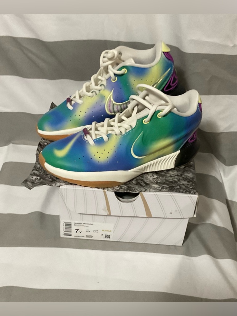 Nike LeBron XXI SE “Movie Night” Size 7Y/8.5 Women’s New w/ Box #52